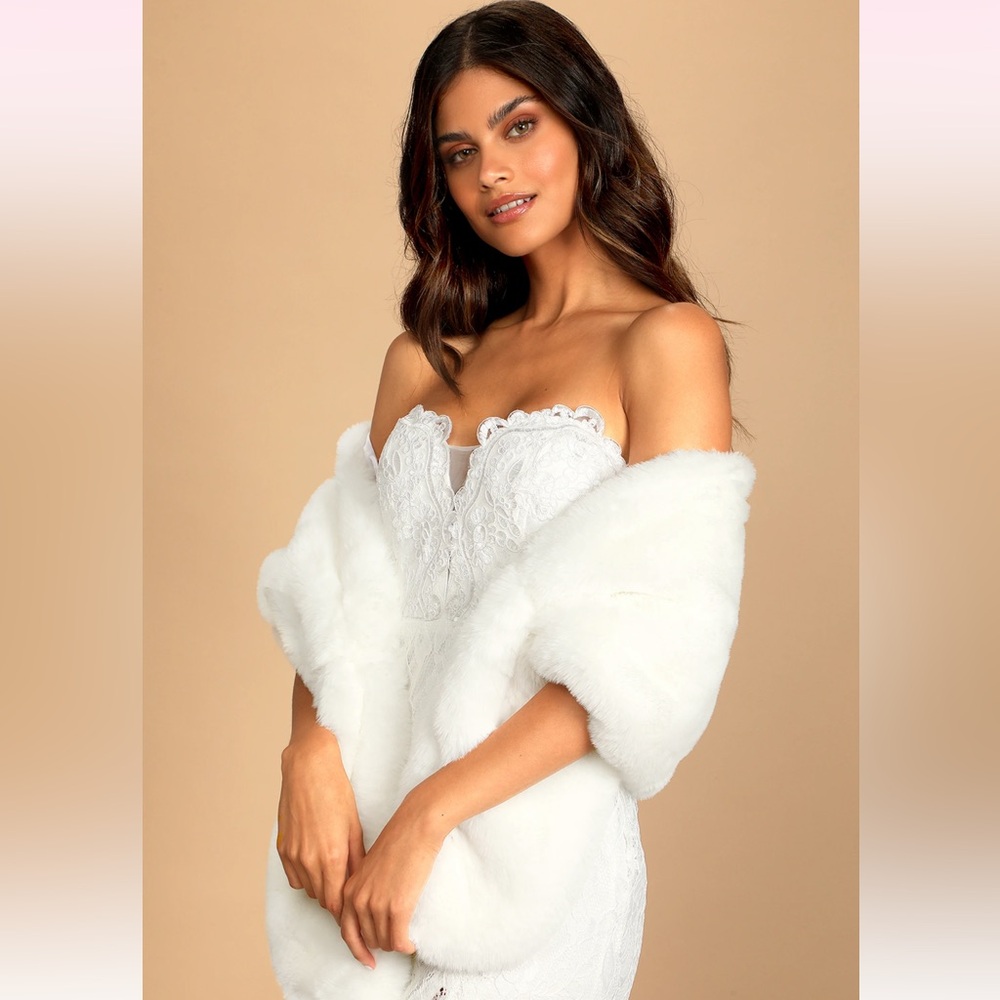 Upscale Style White Faux Fur Stole Lulus